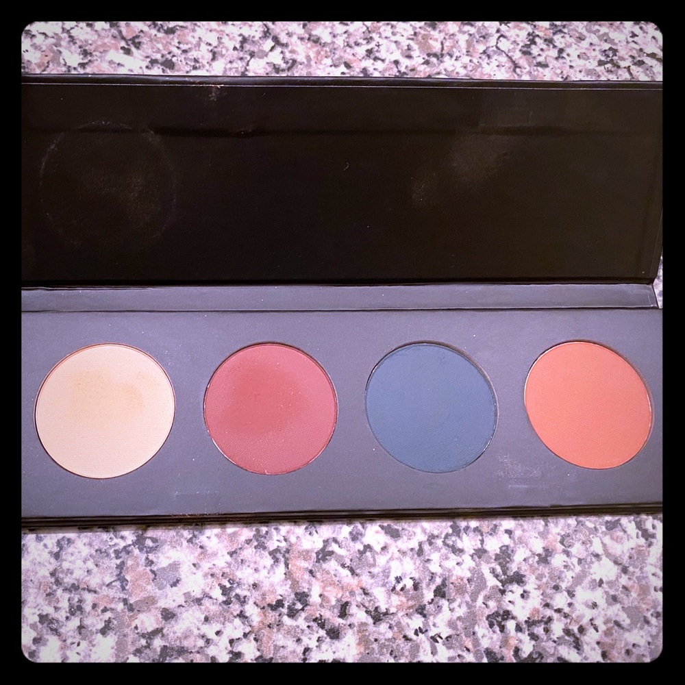 Younique 4 eye shadow palette - only used 2 times